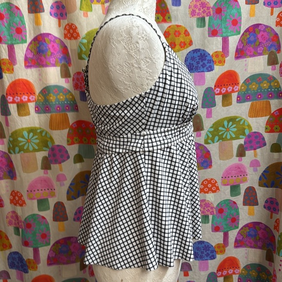 Kona Sol Swim Top. Large - Picture 3 of 10